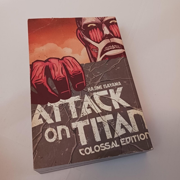 Hajime Isayama's Attack on Titan Colossal Edition 1. - Picture 1 of 6